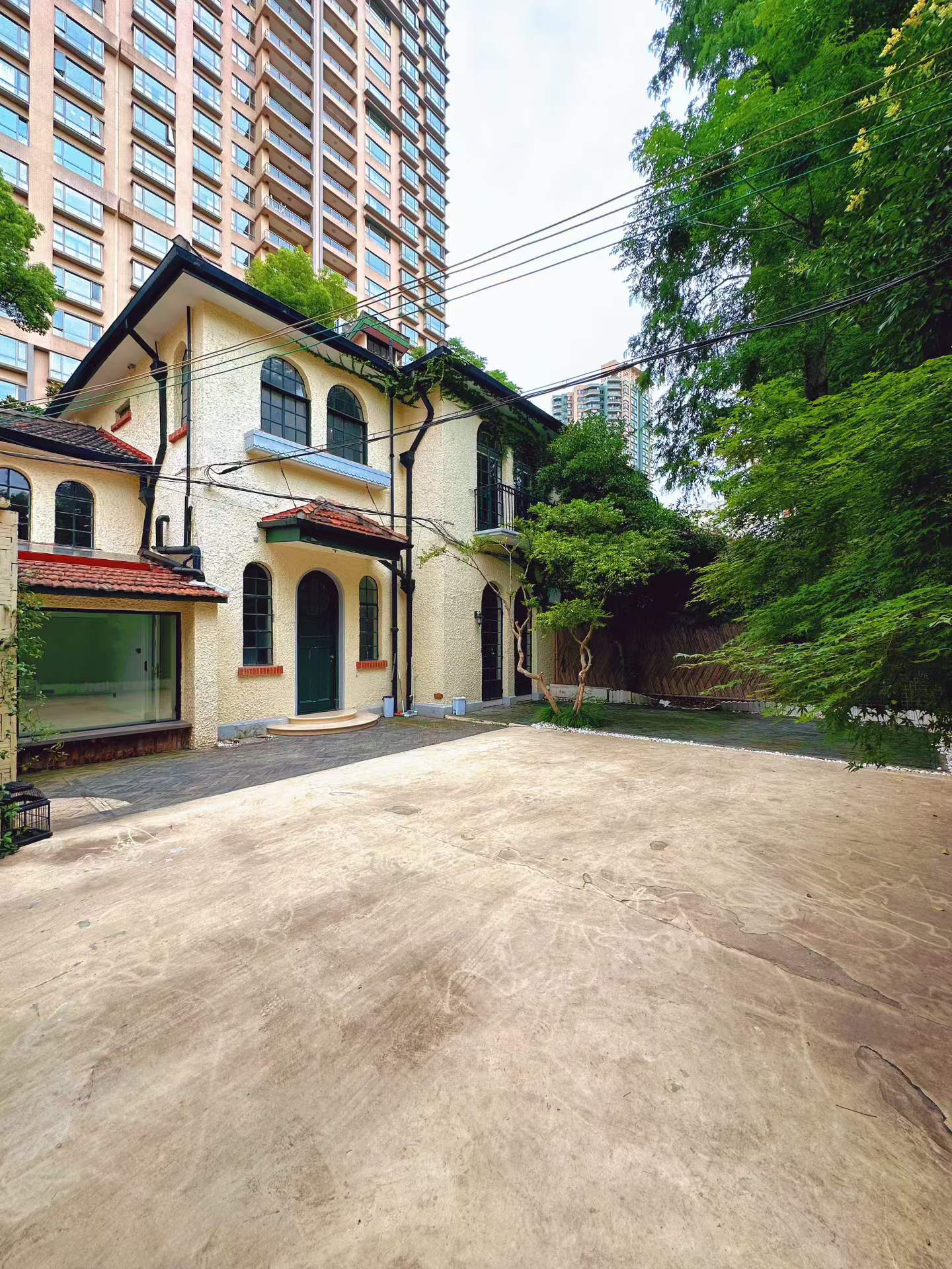 徐汇区 整栋西班牙花园 1BR Shanghai Rental | ExpatHome