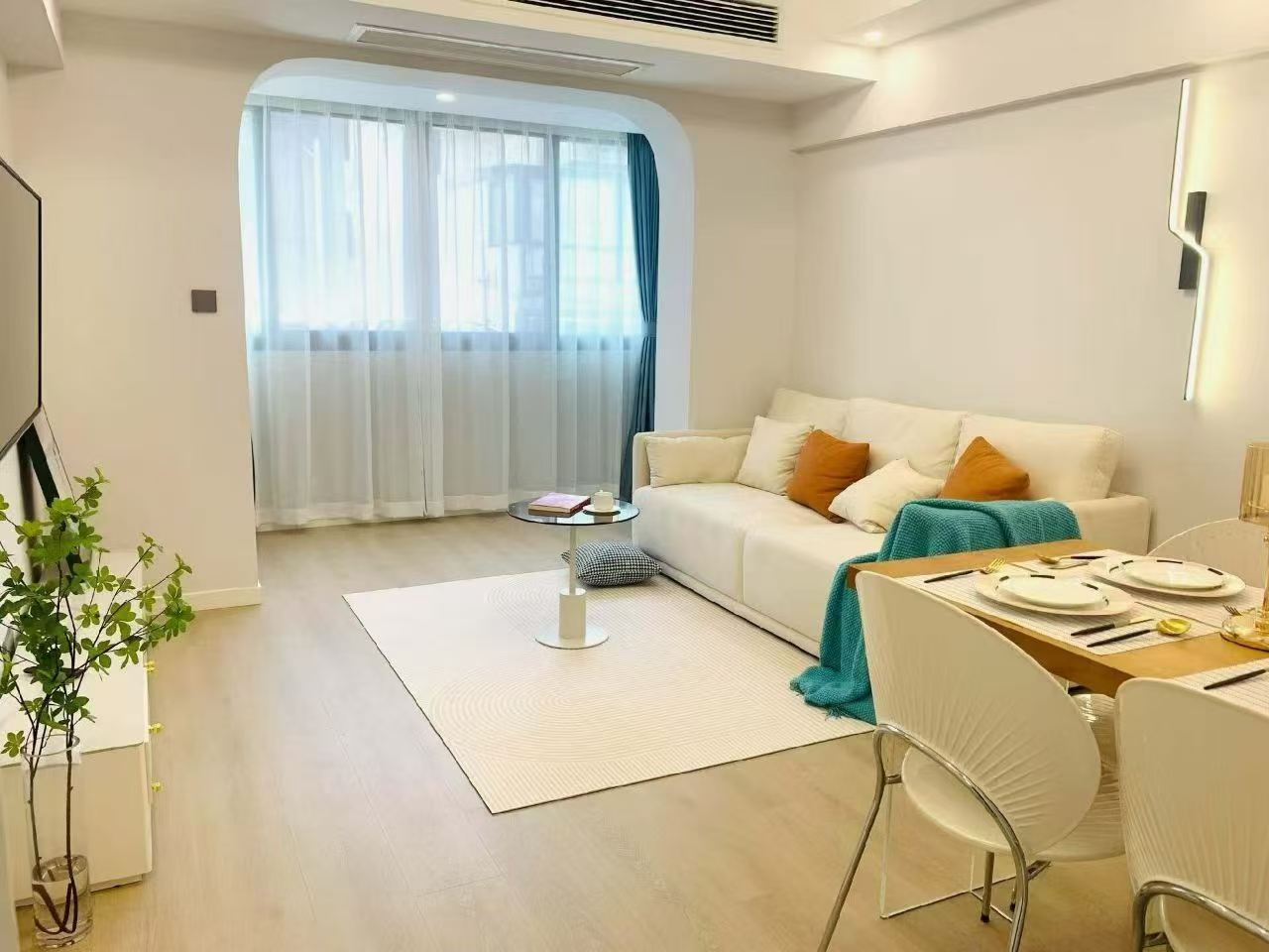 静安区 广电大楼 1BR Shanghai Rental | ExpatHome