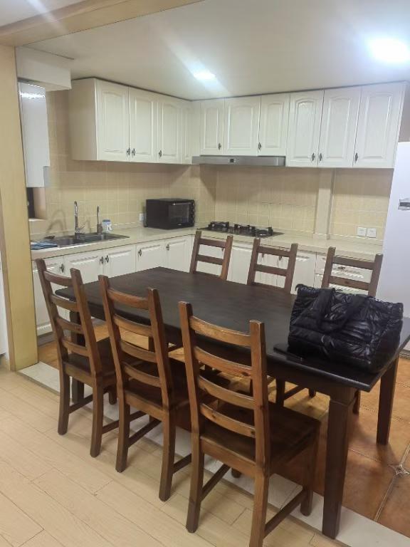 长宁区 福苑大厦 2BR Shanghai Rental | ExpatHome