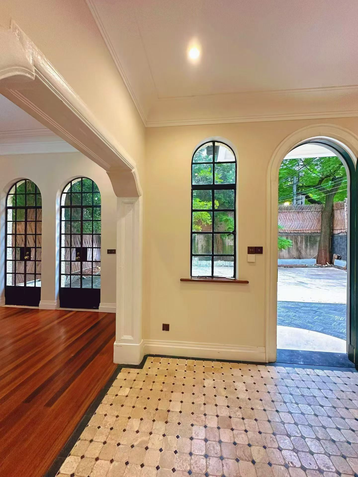 Shanghai 整栋西班牙花园 1BR Shanghai Rental | ExpatHome