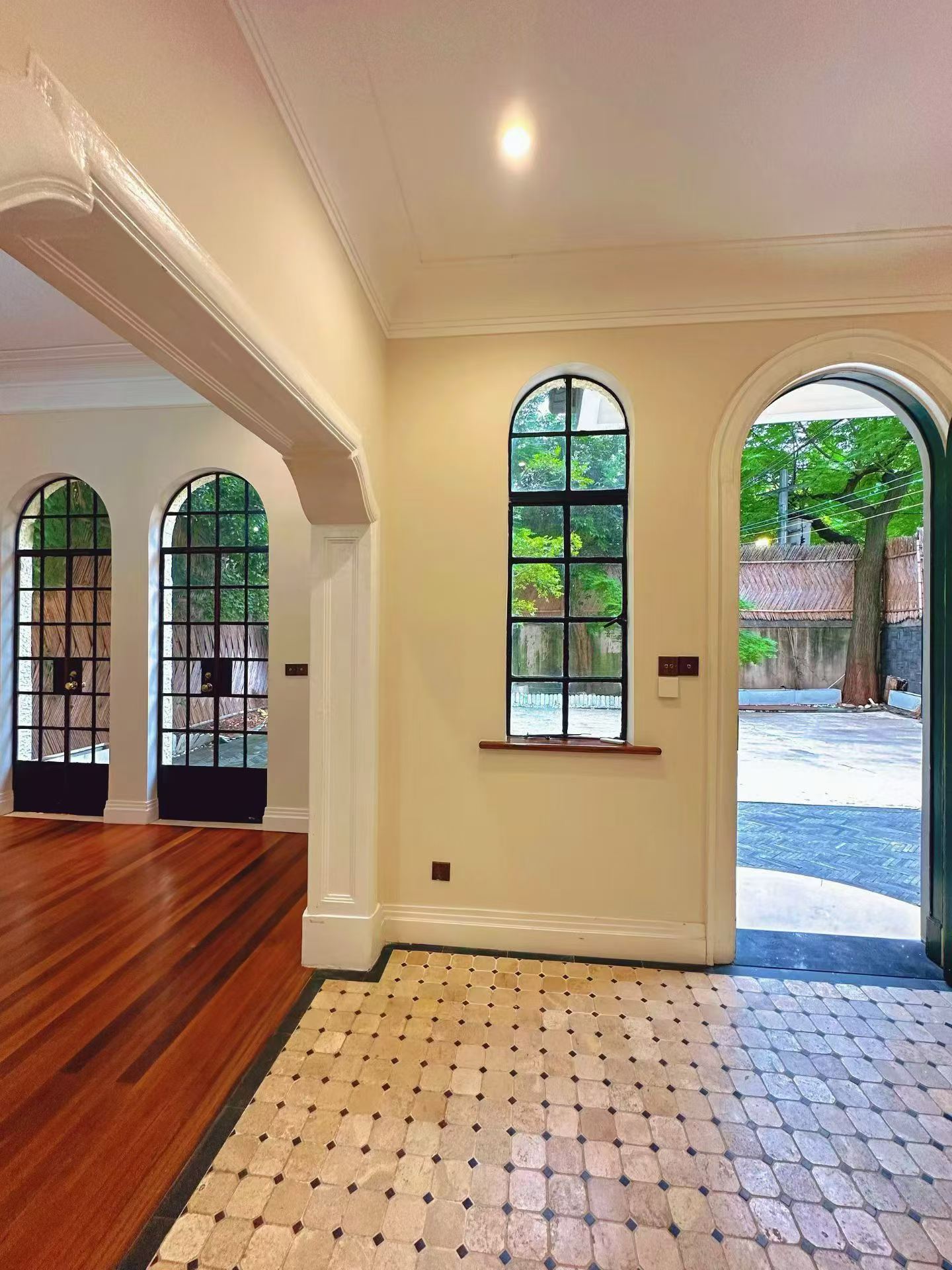 徐汇区 整栋西班牙花园 1BR Shanghai Rental | ExpatHome