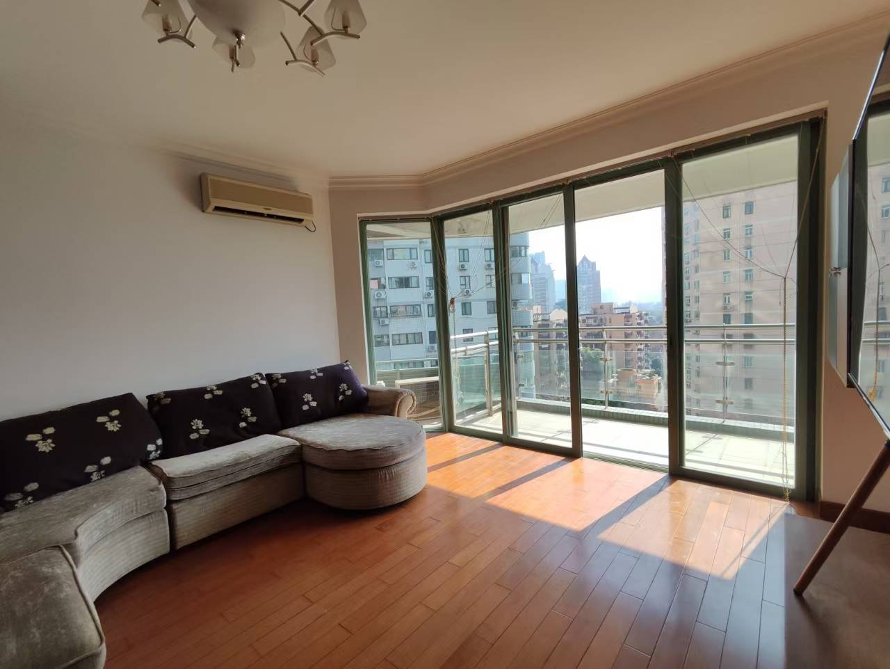 长宁区 嘉里华庭 2BR Shanghai Rental | ExpatHome