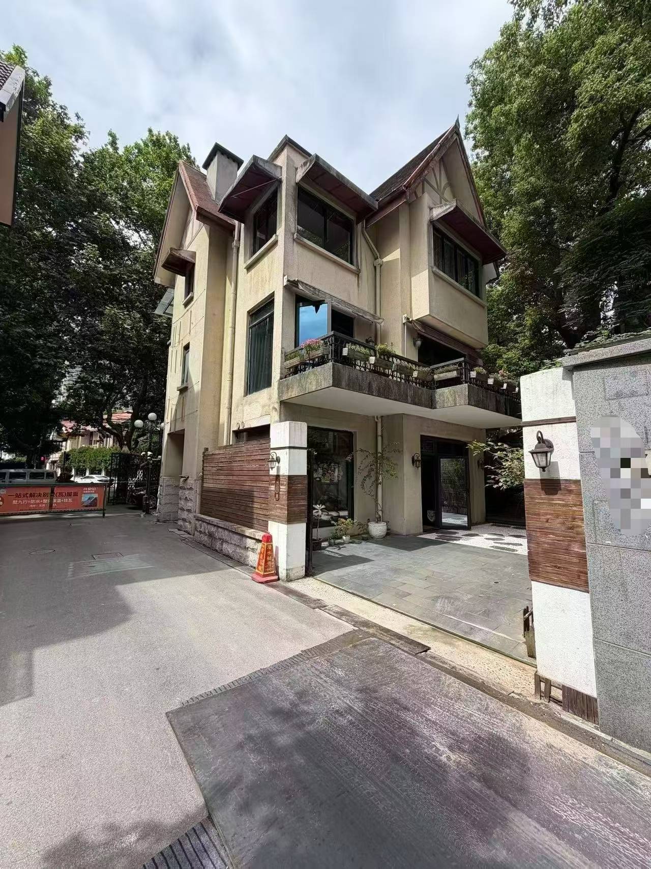徐汇区 独用花园 1BR Shanghai Rental | ExpatHome