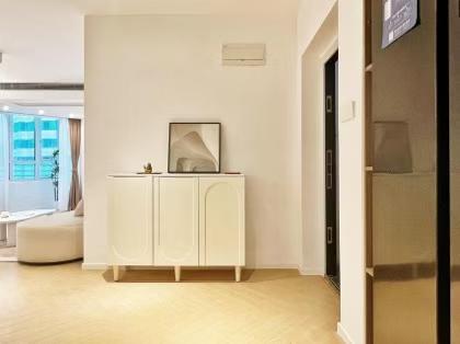 徐汇区 实业公寓 2BR Shanghai Rental | ExpatHome