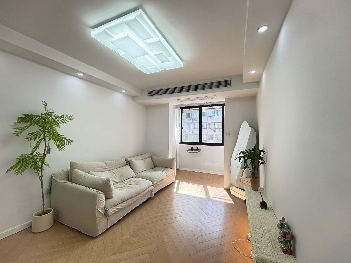 长宁区 玉屏大楼 1BR Shanghai Rental | ExpatHome