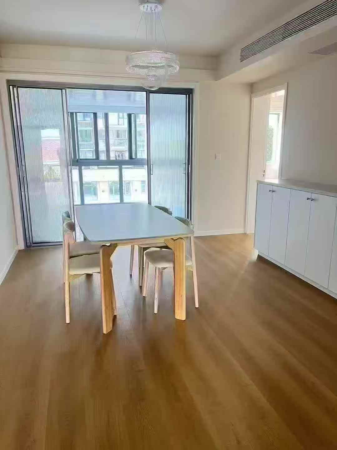 闵行区 虹桥花苑 3BR Shanghai Rental | ExpatHome