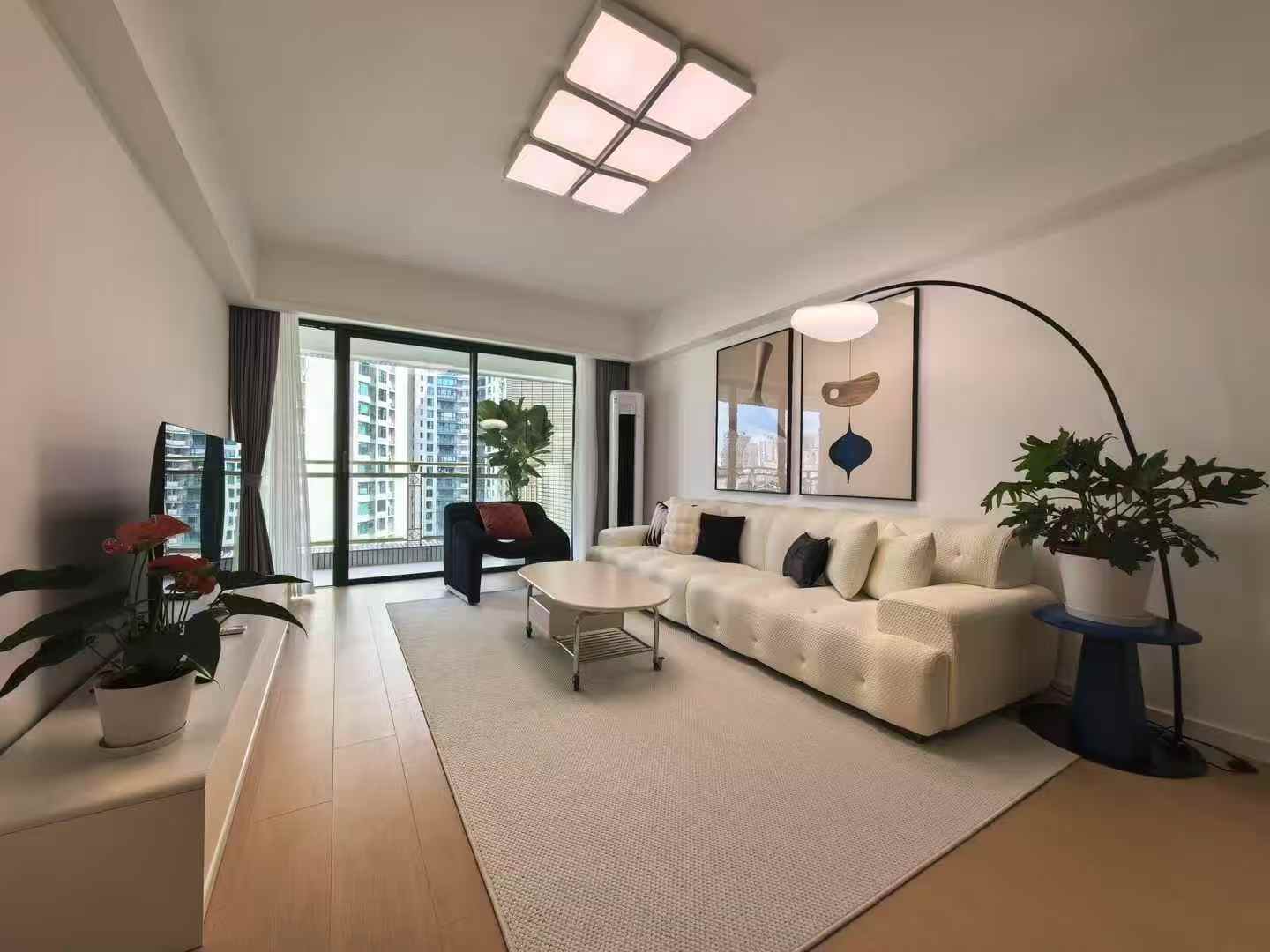 徐汇区 东方曼哈顿 2BR Shanghai Rental | ExpatHome