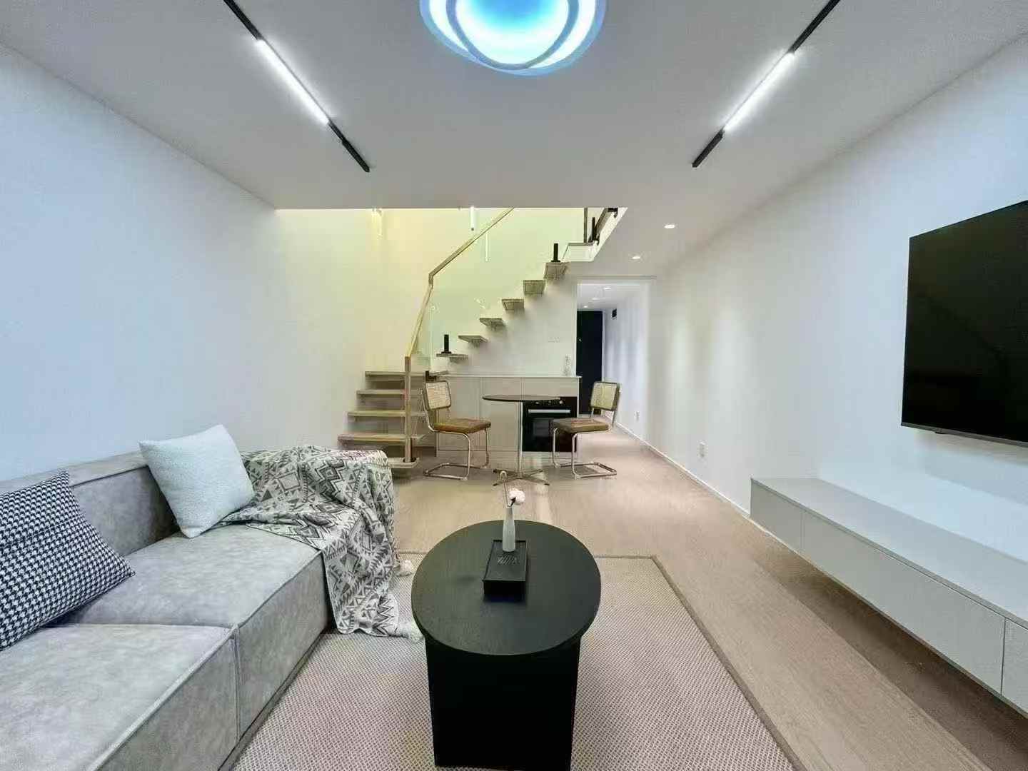 静安区 江宁路599弄 2BR Shanghai Rental | ExpatHome