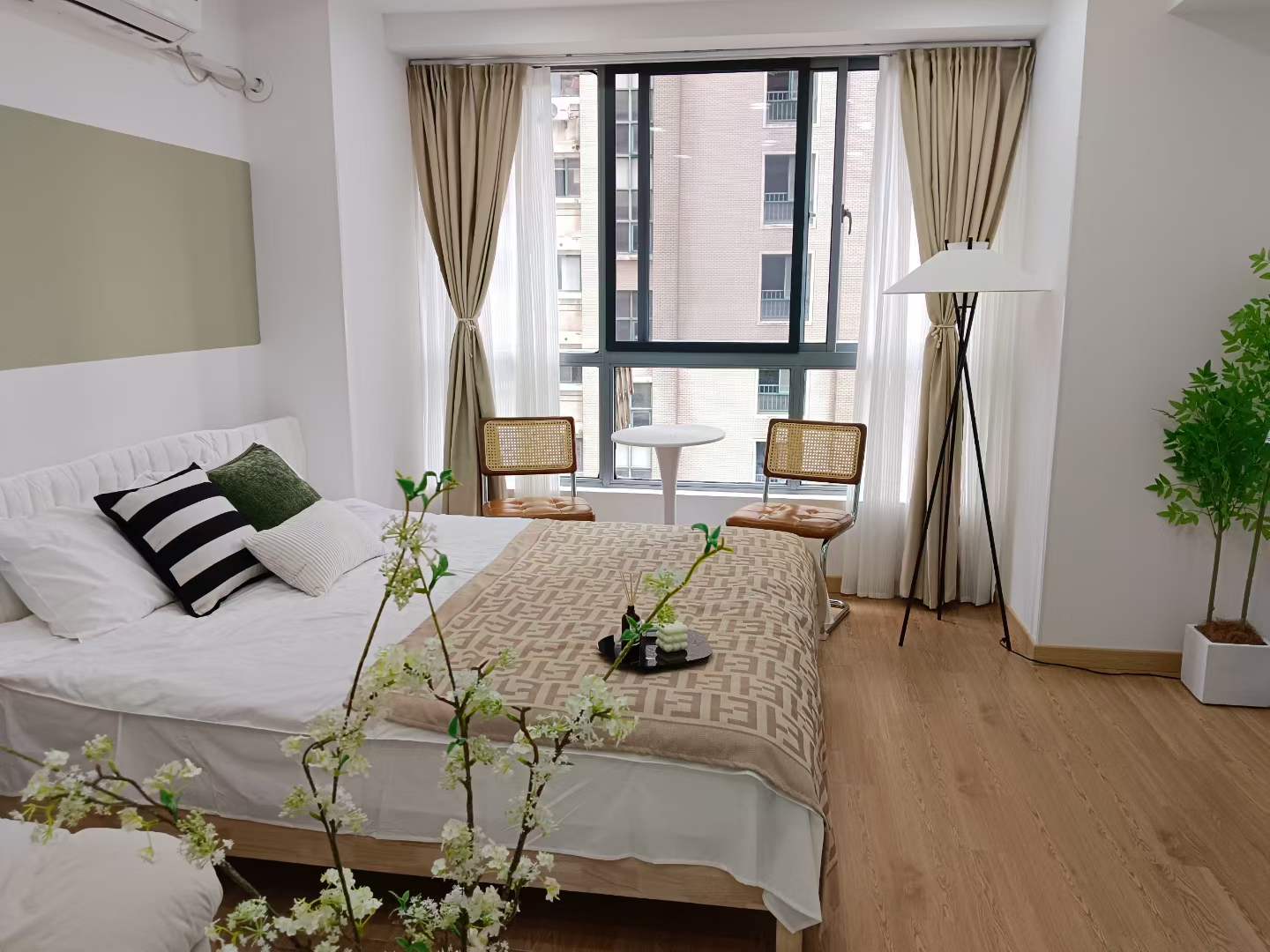 静安区 静安城 1BR Shanghai Rental | ExpatHome
