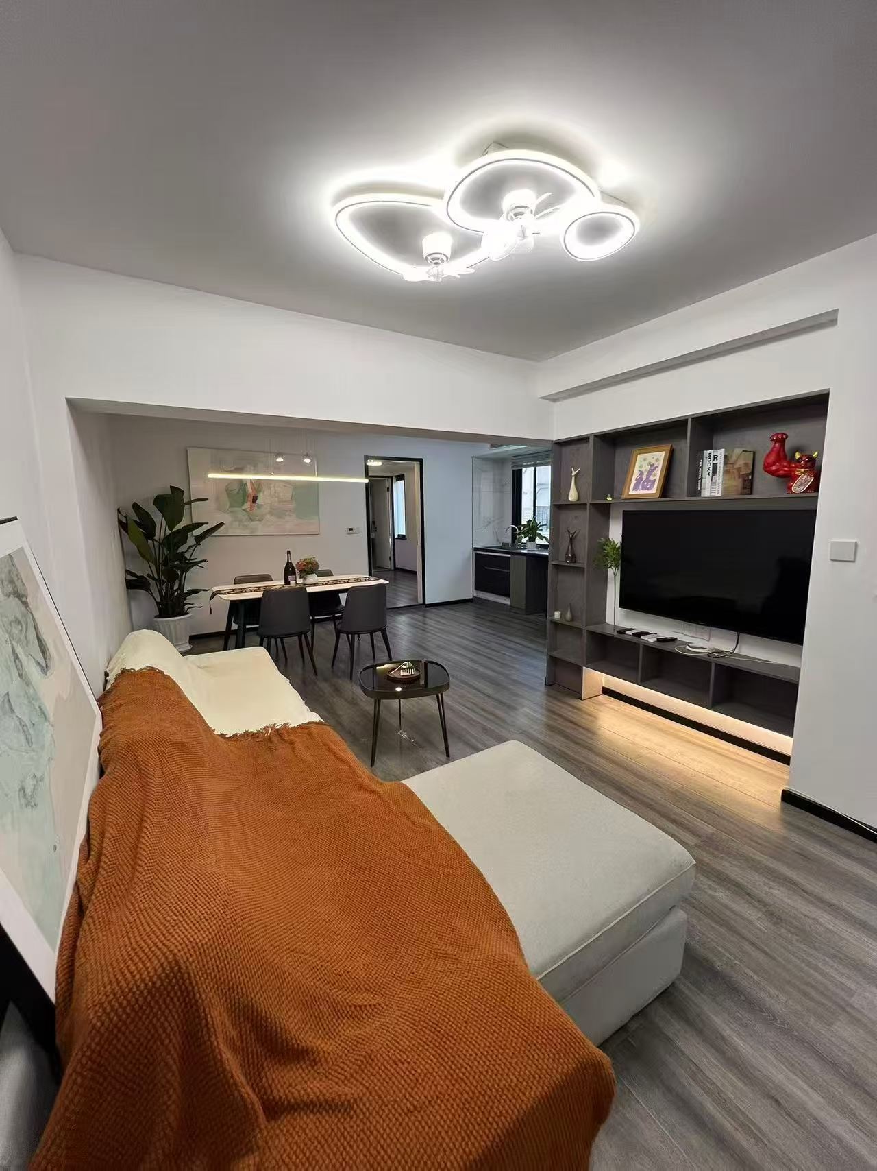 静安区 宝城大楼 3BR Shanghai Rental | ExpatHome