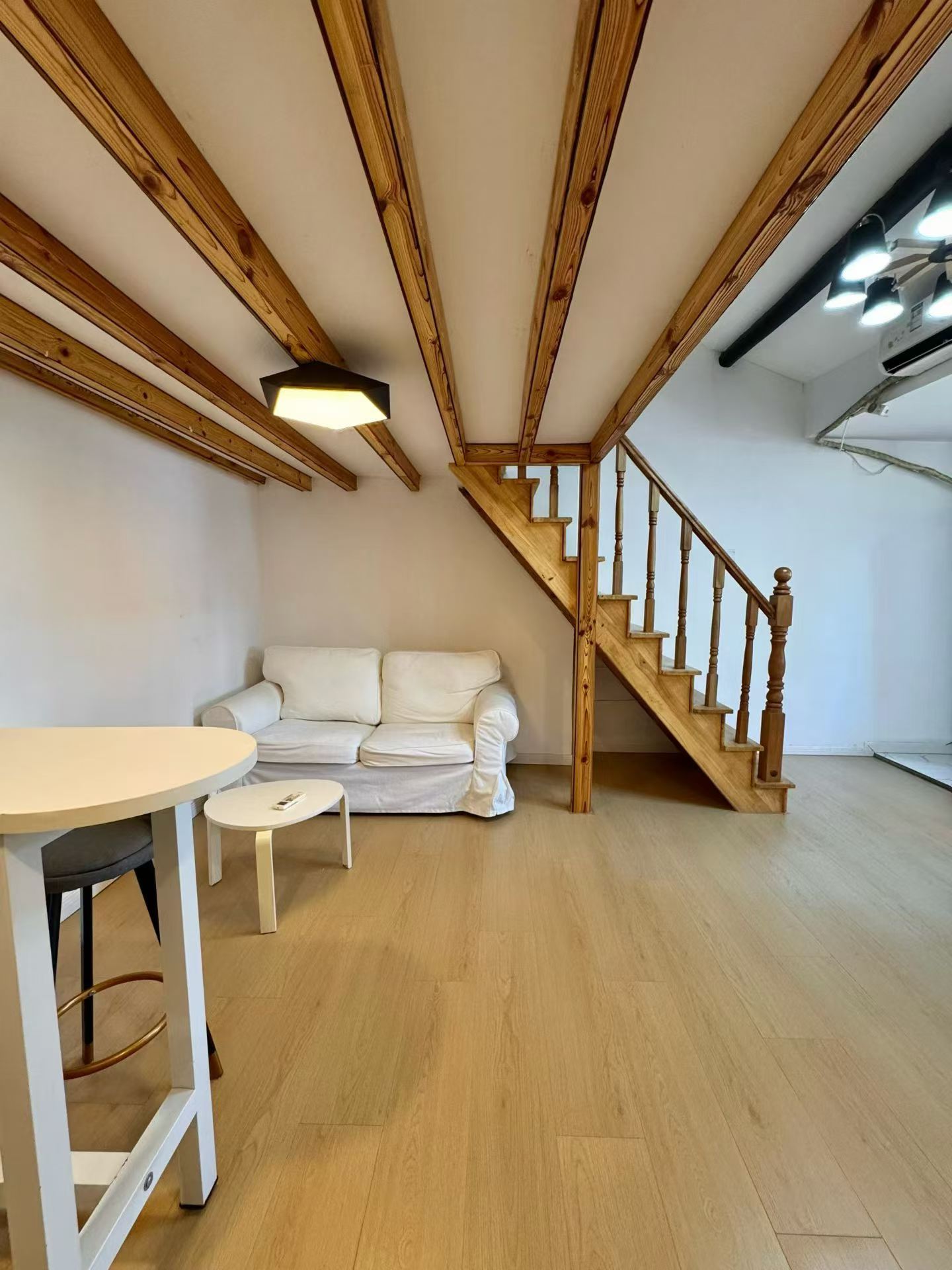 静安区 北京西路605弄 1BR Shanghai Rental | ExpatHome