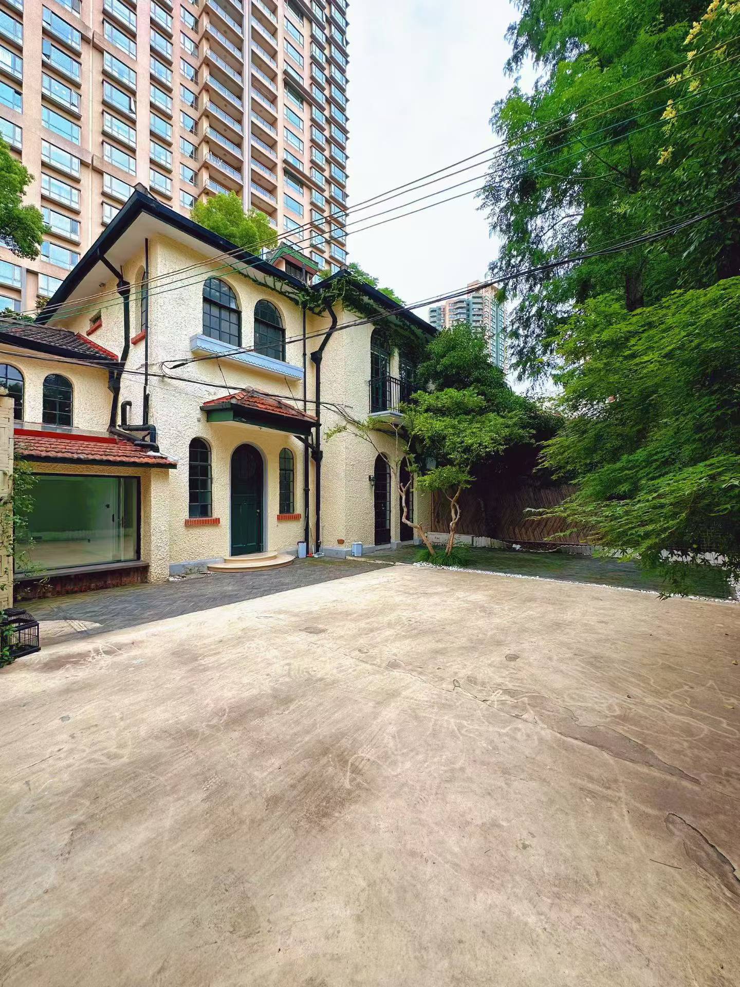 徐汇区 整栋西班牙花园 1BR Shanghai Rental | ExpatHome